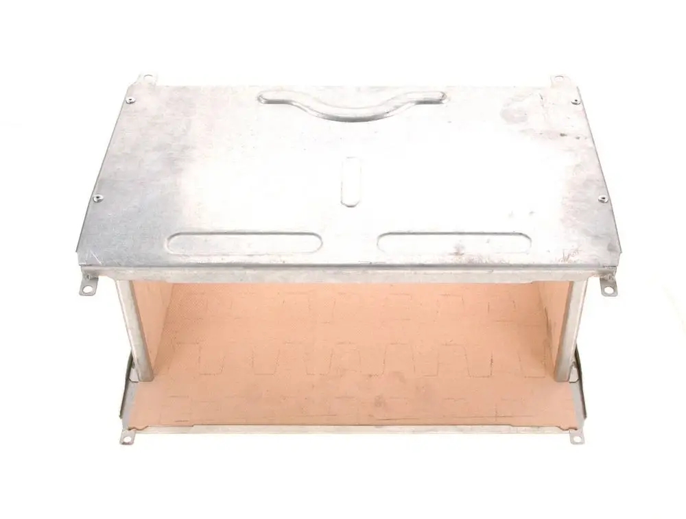 Metallene Brennkammer mit einer offenen Seitenansicht, die das Innere zeigt. Markierung zur Identifikation ist nicht deutlich sichtbar. Produkt gehört zur Bosch-Serie.